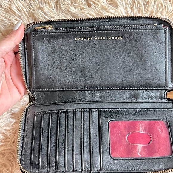 Marc Jacobs Black Quilted Leather Wallet - Picture 10 of 12